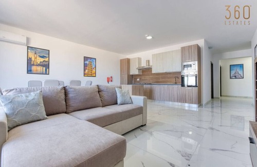 St. Paul's Bay Apartment | One of a kind 4BR penthouse with terrace & views