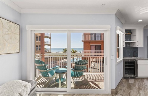 Seminole Condo | One-of-a-Kind … 4 Bdrm, 3.5 Bath Beach Chateaux Condo . Just Steps to Beach