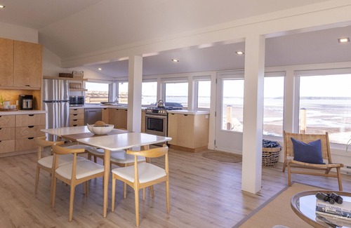 Pointe-du-Chene Cottage | One of a kind Beach House on Parlee Beach!nnSunday to Sunday only during summer.