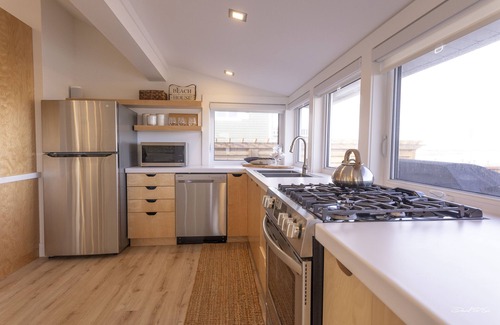 Pointe-du-Chene Cottage | One of a kind Beach House on Parlee Beach!nnSunday to Sunday only during summer.