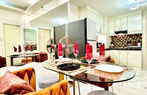 Bago Bantay Condo | One of a Kind Elegance IG-Worthy Suite w/Bathtub & PS5 @ SM North & Ayala Malls