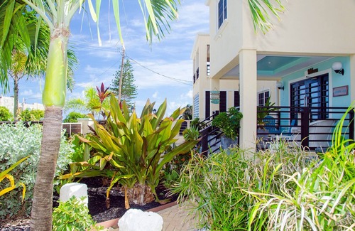 Ealing Park Villa | One of a Kind Insta-Worthy South Coast Villa - Ocean views