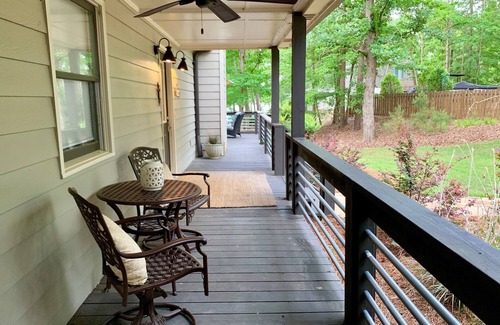 Beaverdam House | One-of-a-Kind, Lakefront House Near the Ritz, Sandbar & Boathouse!