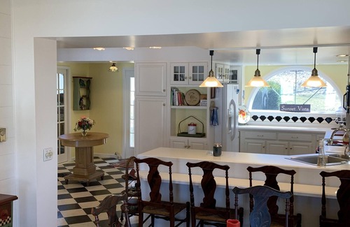 Castile House | One of a Kind Lakeside House on Silver Lake!n5 bedroom, 1 1/2 Bathrooms
