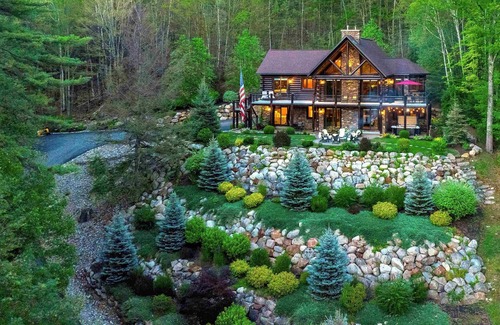 Intervale Ski Chalet | One-of-A-Kind Log Home in the Heart of the White Mountains NH