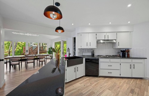 Garland House | One-of-a-Kind Mansion with Treehouse Suite *Location*