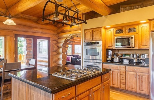 Garden Valley Cabin | ONE OF A KIND, PICTURESQUE, CEDAR LOG CABIN FOR THE WHOLE FAMILY nn