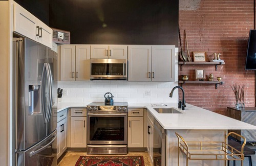 Nashville Condo | One-Of-A-Kind w/6 Beds! Roll Up Garage Door - Pool, Speakeasy, Gym