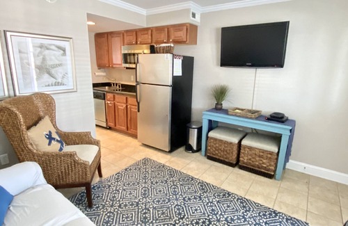 Avalon Condo | One of the best locations on Avalon's South end beach block at Ocean View Condos.