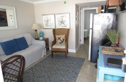Avalon Condo | One of the best locations on Avalon's South end beach block at Ocean View Condos.