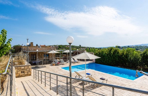 Filaki Villa | One-storey Villa Located in a Peaceful Village Offering Full Privacy!