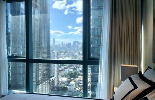 Bonifacio Global City Hotel | One Uptown Residence BGC across Grand Hyatt