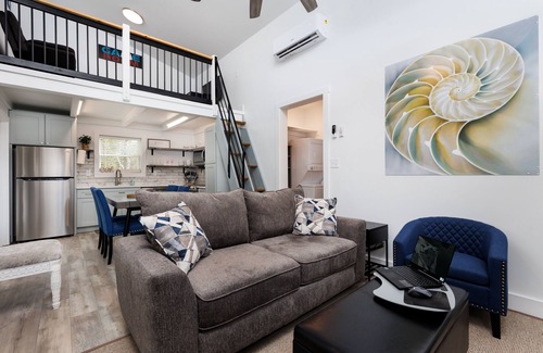 Dauphin Island Cottage | One year anniversary! Quiet Cottage Close to Everything on the Island