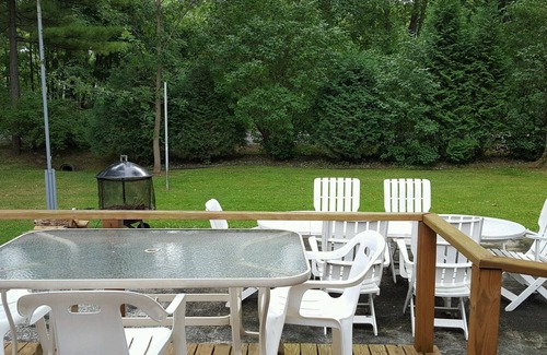 Durhamville Cottage | Oneida Lake Bright and airy South Shore Lakeside Cottage