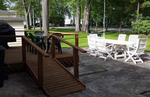 Durhamville Cottage | Oneida Lake Bright and airy South Shore Lakeside Cottage