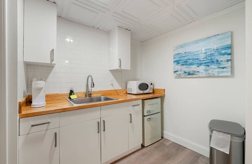 Sylvan Beach Apartment | `Oneida Landing`-Queen+Pull Out