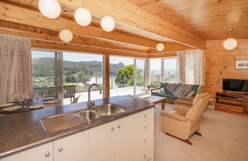 Onemana House | Onemana Lookout - Onemana Holiday Home
