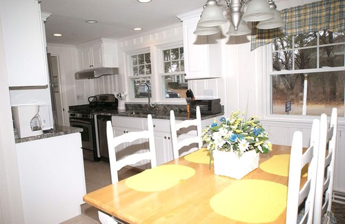 West Harwich House | Only 1/2 mile to Pleasant Street Beach