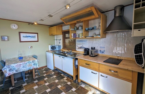 Fortrose Ski Chalet | Only 10 Second Walk to the Beach -Watch Dolphins from the comfort of the lodge.