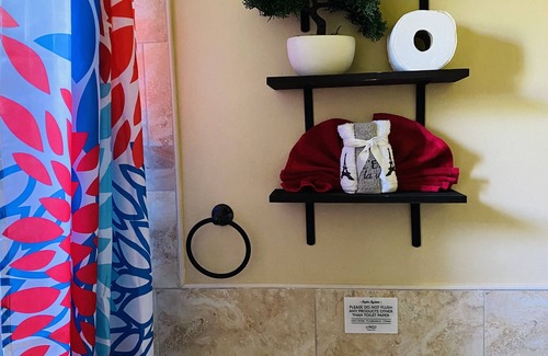 Rock Sound Apartment | Only 3 minutes from the historic Ocean Hole! Perfect 2 bedroom getaway!