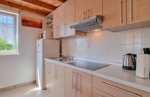 Lovrecica Apartment | Only 70 metres to the crystal-clear Adriatic Sea with private balcony