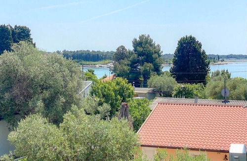 Zambratija Apartment | Only 80 metres to the blue Adriatic Sea with private balcony, air conditioning, WiFi