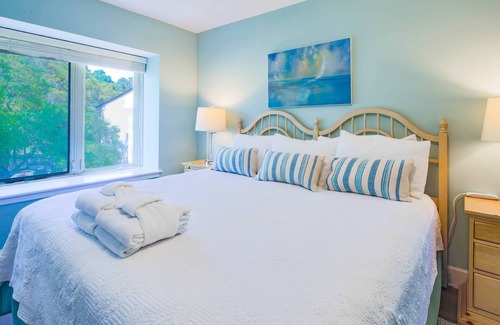 South Beach House | Only a 2 Minute Walk to Salty Dog, Pool, Marina & Beach! Perfect South Beach Vacation Getaway!
