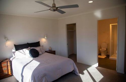 Papamoa Beach Villa | Only a short stroll to the beach and the shops