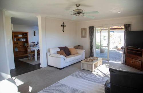 Papamoa Beach Villa | Only a short stroll to the beach and the shops