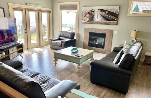 Black Mountain House | Only Minutes From Everything Kelowna Has To Offer! Licensed!
