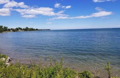 Selkirk Cottage | ONLY RURAL FAMILY PRIVATE LAKE ERIE BEACH GETAWAY WITH NO ÇLEANING FEE CHARGED