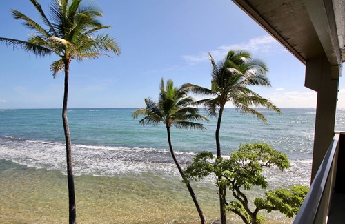 Wailua Condo | Only thing between you and the ocean is the Beach! Top Floor, unobstructed view