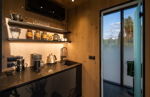 Voru County Apartment | ÖÖD Hötels Roosisaare – with sauna