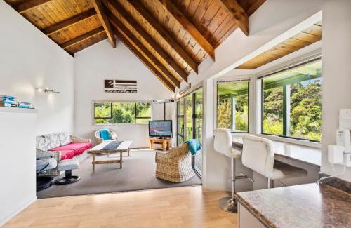 Mahurangi West House | Opahi TreeHouse - Mahurangi West Holiday Home