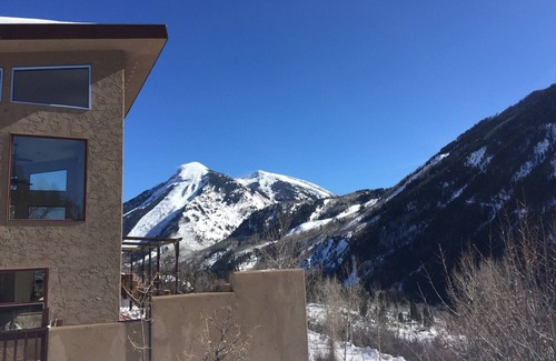 Carbondale House | Open, Airy Mountaintop Home