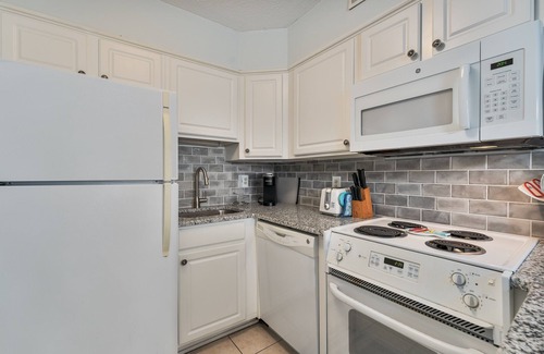 Duck Condo | Open and airy Colony by the Sea condo with beach-inspired décor and community amenities