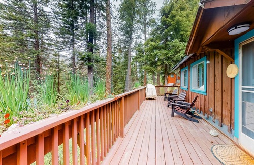 Joseph Cabin | Open and Attractive House Close to the Lake w/Free WiFi & Wood-Burning Fireplace