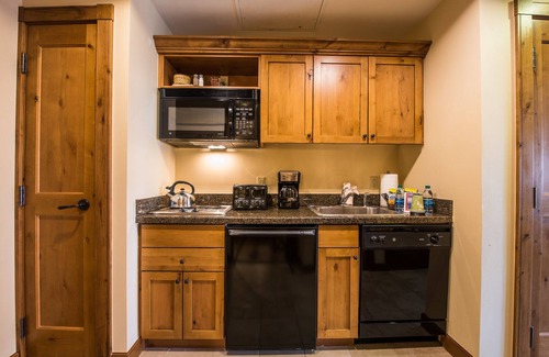 Crested Butte Cabin | Open-Concept Suite | Fireplace | Near the Slopes