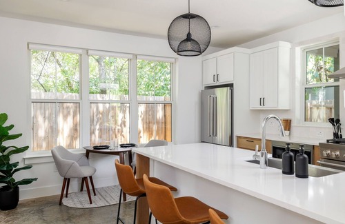 East MLK House | Open, Near UT, F1 & Downtown - Luna by Portoro