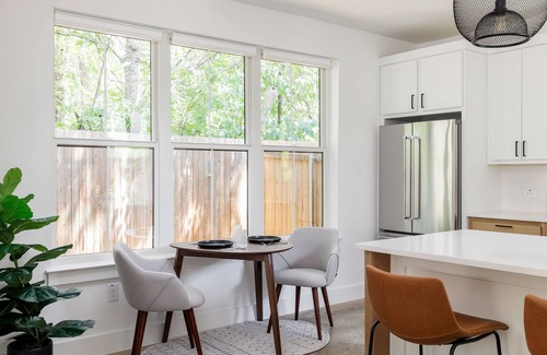 East MLK House | Open, Near UT, F1 & Downtown - Luna by Portoro