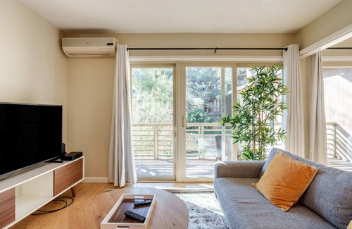 University South Apartment | Open Palo Alto 1BR w/Parking, nr Shops & Tech Companies, by Blueground