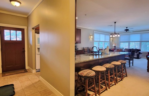 Lincoln Condo | Open plan, AC/FP, pool access, at South Peak, ski shuttle. P001A by LRS
