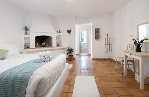 Houlakia Apartment | Open Plan Suite -Sleeps family of 4