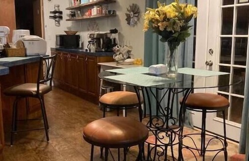 Brady House | Open Sky Guesthouse: open, airy, centrally located