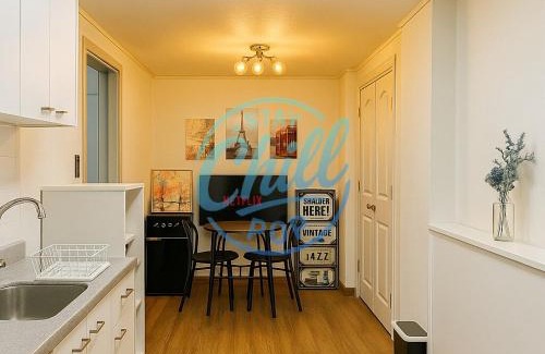 Daeheung-dong Apartment | OpenSale Sinchon station, 1F, 4ppl, 2BR, Hongdae, Private