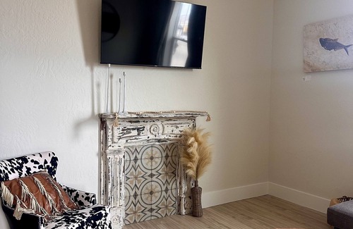Frontier Apartment | Opera House Suite 1