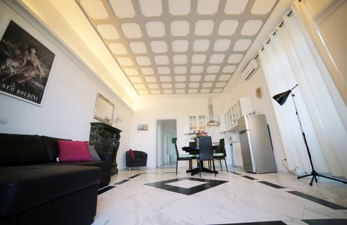 Carciano Apartment | Opposite Isola Bella, prestigious and romantic apartment in an old villa
