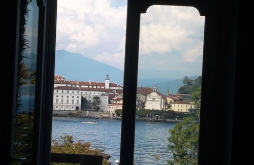 Carciano Apartment | Opposite Isola Bella, prestigious and romantic apartment in an old villa