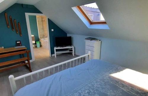 Tourcoing Bed & Breakfast | Optional 3-person spa junior suite,