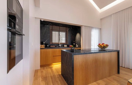 Varkiza Apartment | Opulent Penthouse 2 at the heart of Varkiza